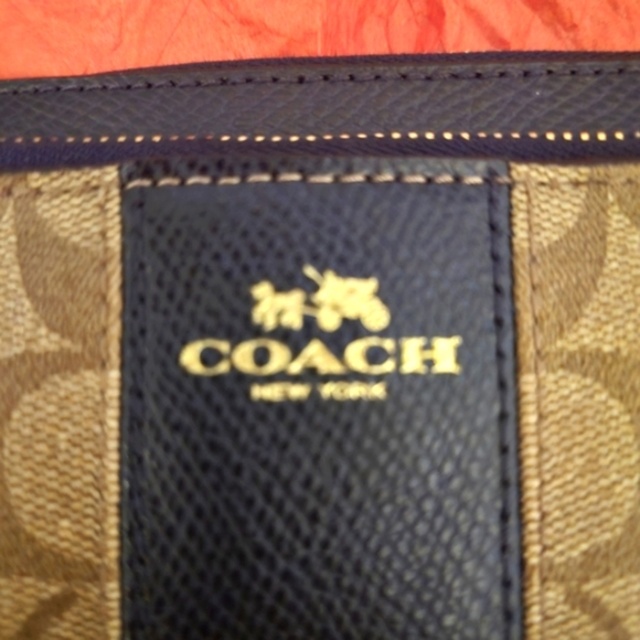 NWOT Coach Brown and Black w Gold Hardware Wristlet Adorned W Classic Coach logo - Picture 4 of 9